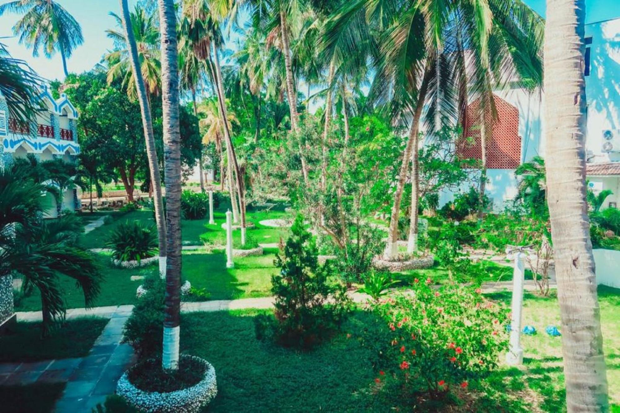 Sai Rock Beach Hotel & Spa Bamburi Ngoại thất bức ảnh