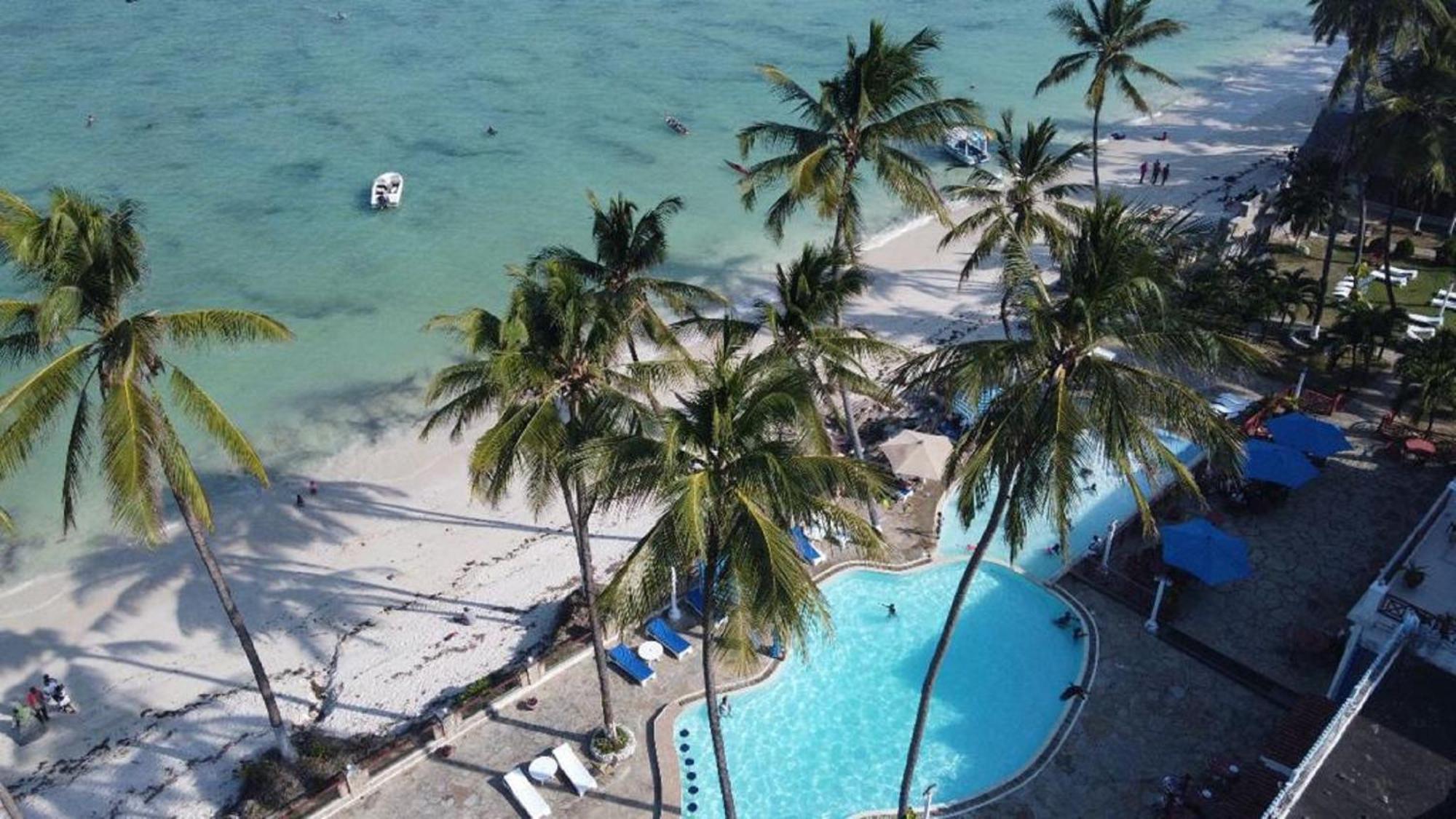 Sai Rock Beach Hotel & Spa Bamburi Ngoại thất bức ảnh