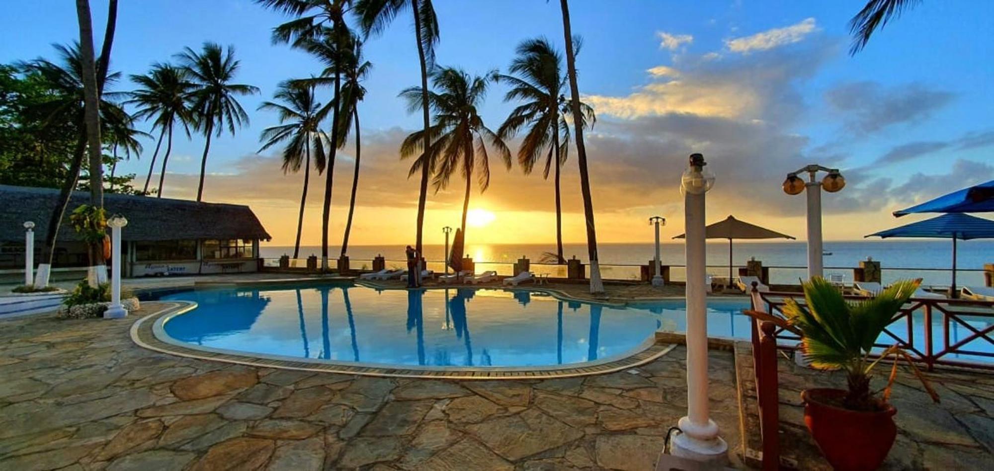 Sai Rock Beach Hotel & Spa Bamburi Ngoại thất bức ảnh