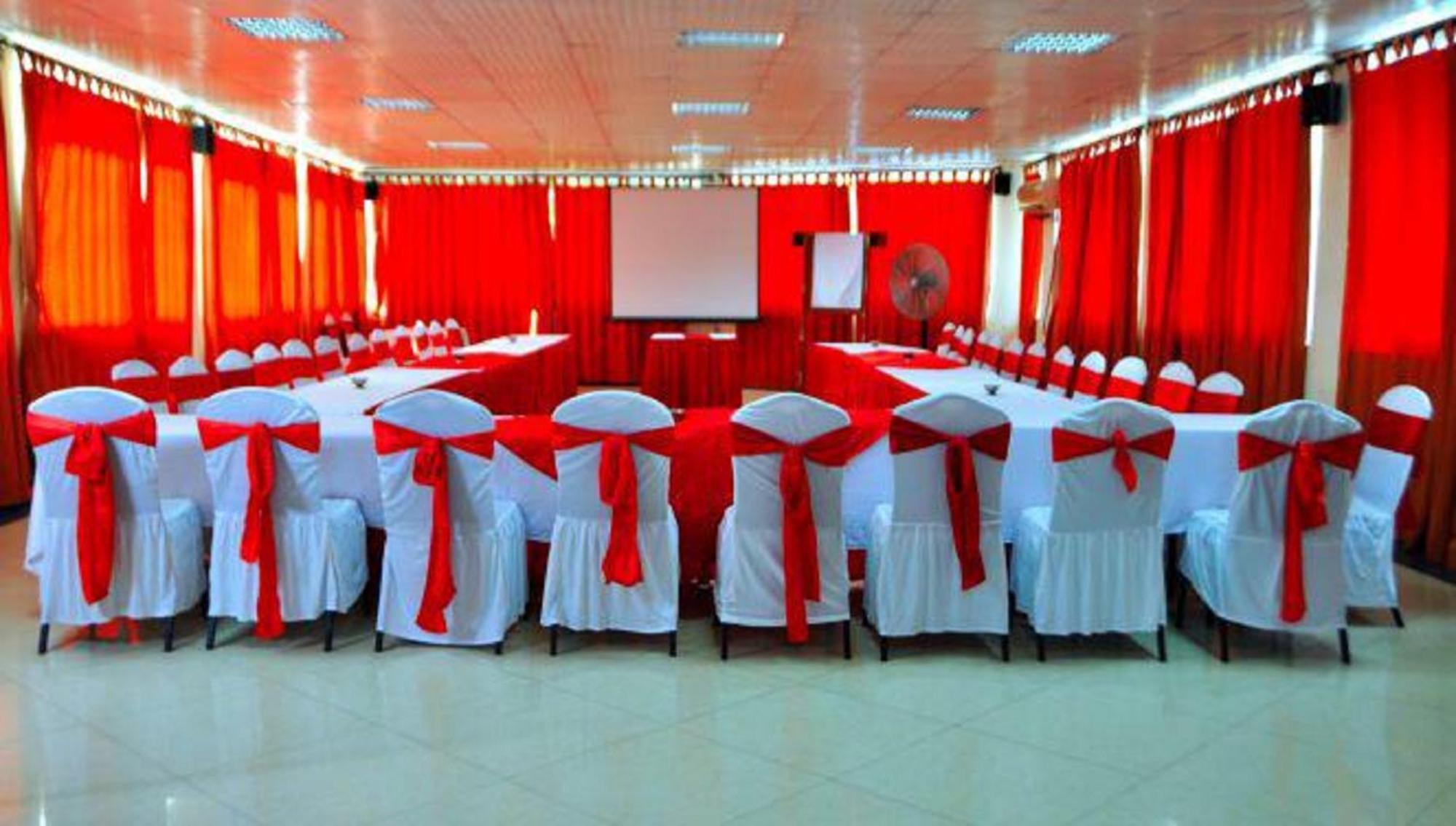 Sai Rock Beach Hotel & Spa Bamburi Ngoại thất bức ảnh