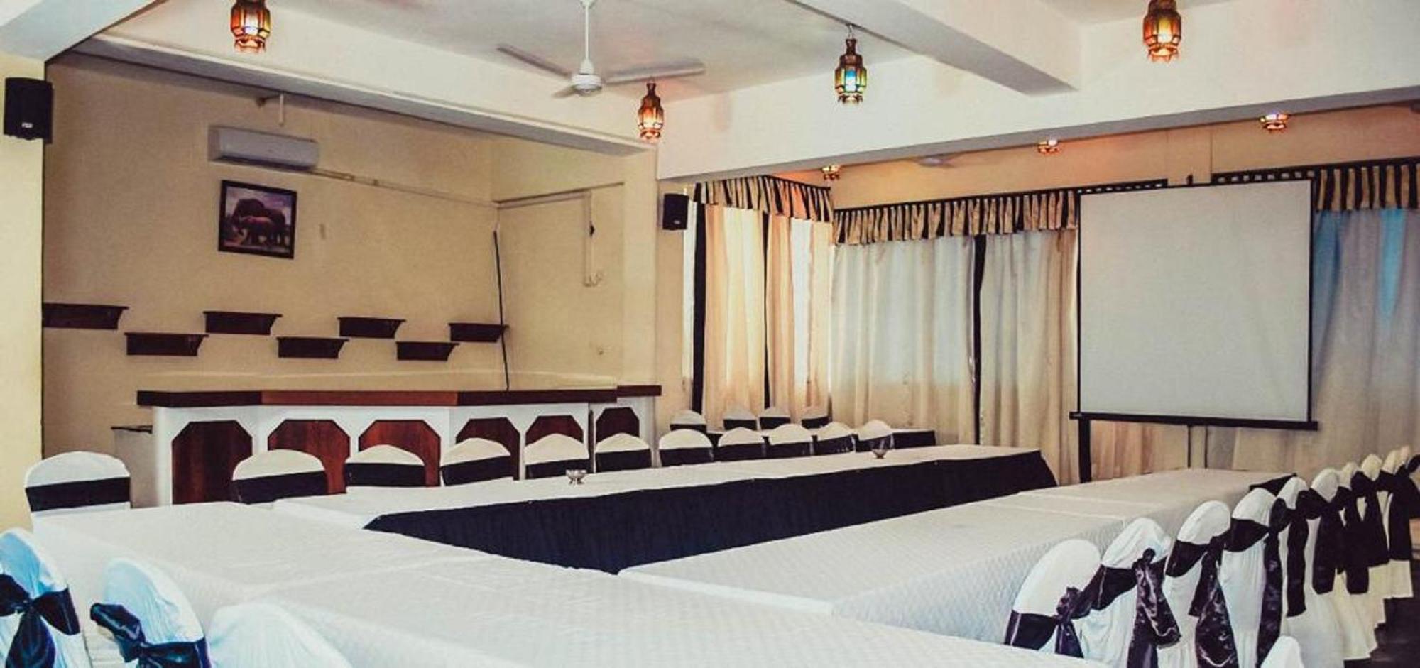 Sai Rock Beach Hotel & Spa Bamburi Ngoại thất bức ảnh