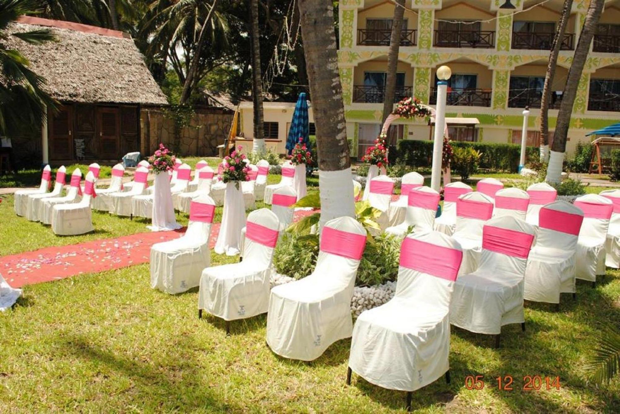 Sai Rock Beach Hotel & Spa Bamburi Ngoại thất bức ảnh