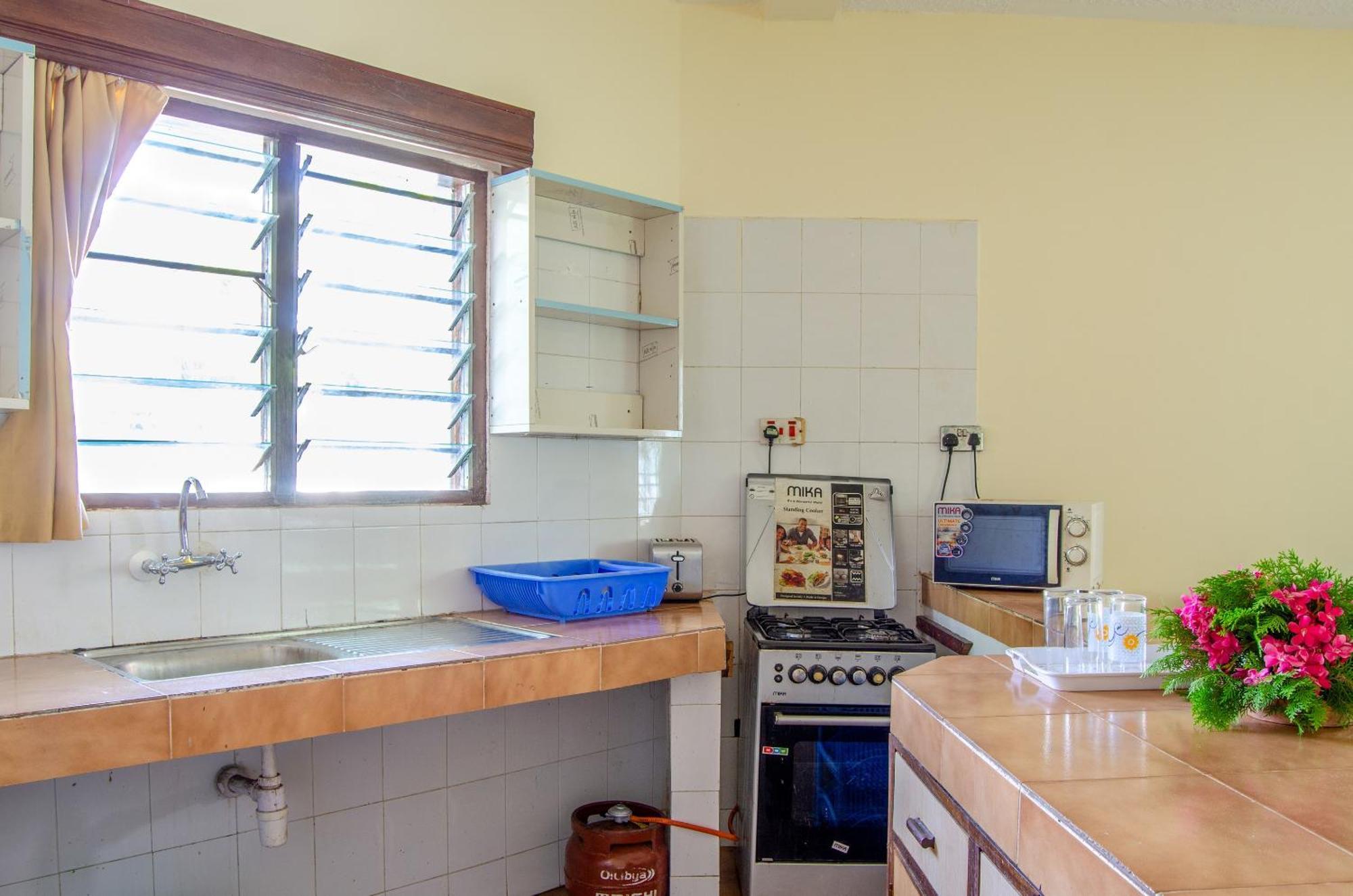 Sai Rock Beach Hotel & Spa Bamburi Ngoại thất bức ảnh