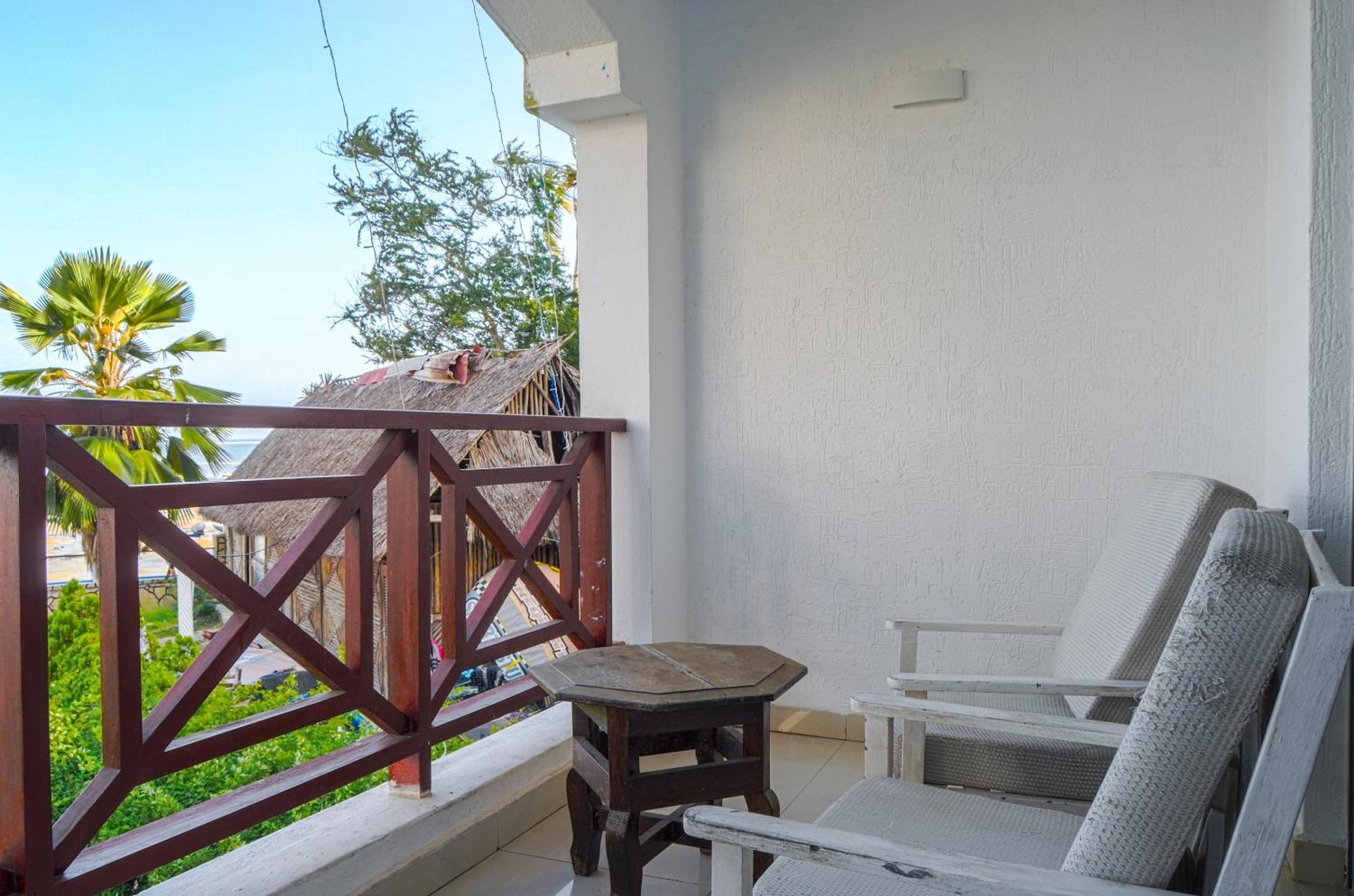 Sai Rock Beach Hotel & Spa Bamburi Ngoại thất bức ảnh