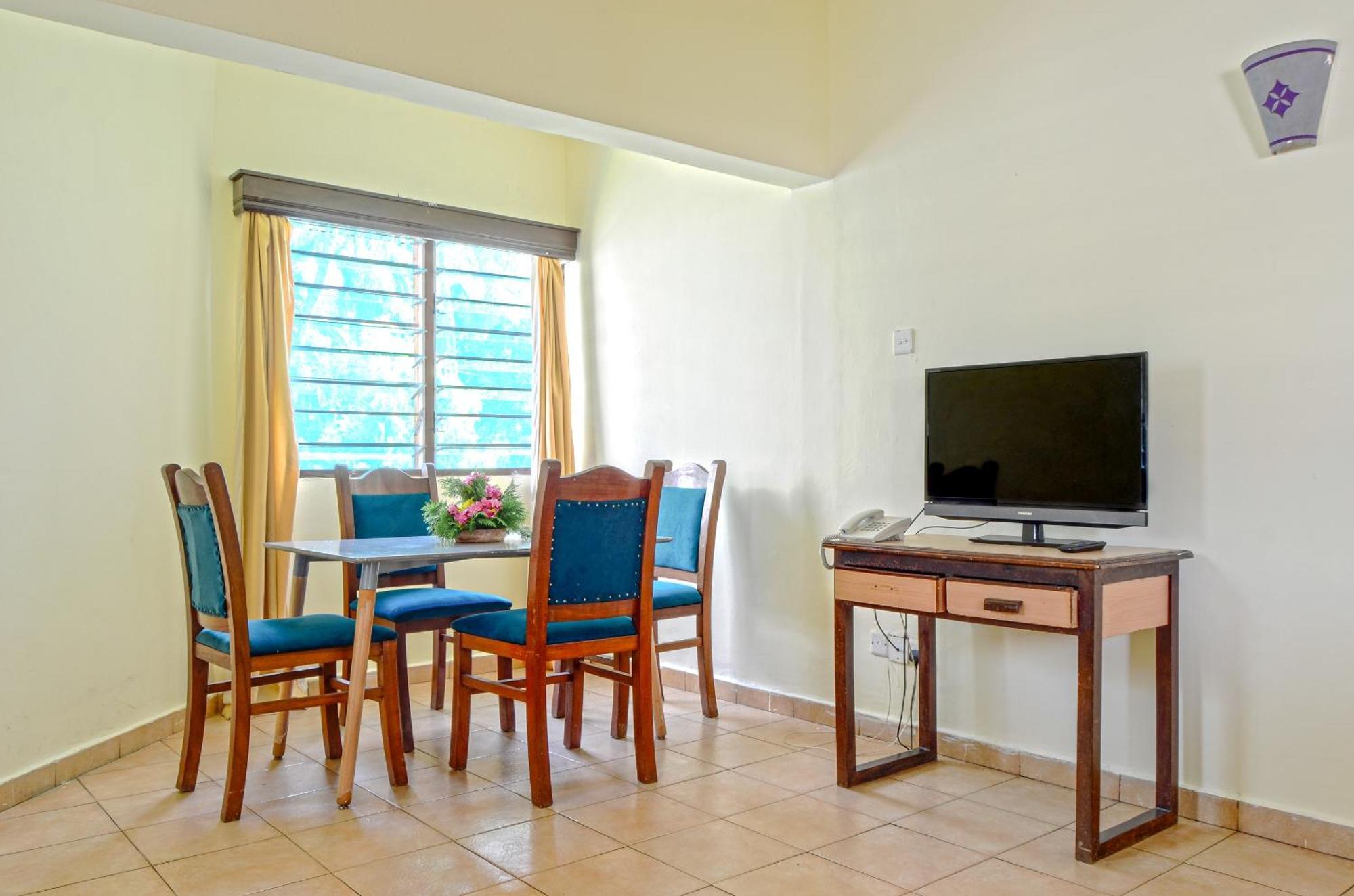 Sai Rock Beach Hotel & Spa Bamburi Phòng bức ảnh