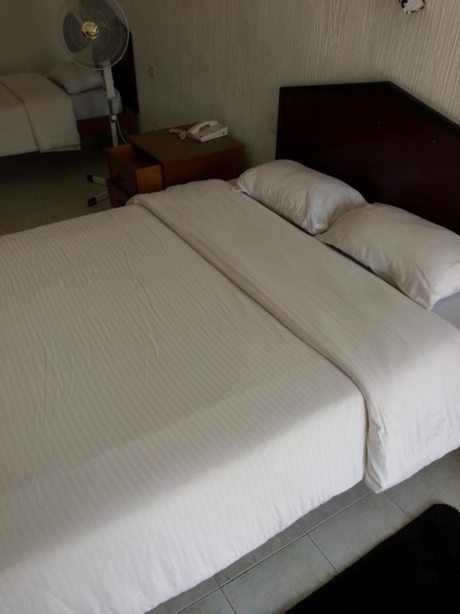 Sai Rock Beach Hotel & Spa Bamburi Phòng bức ảnh