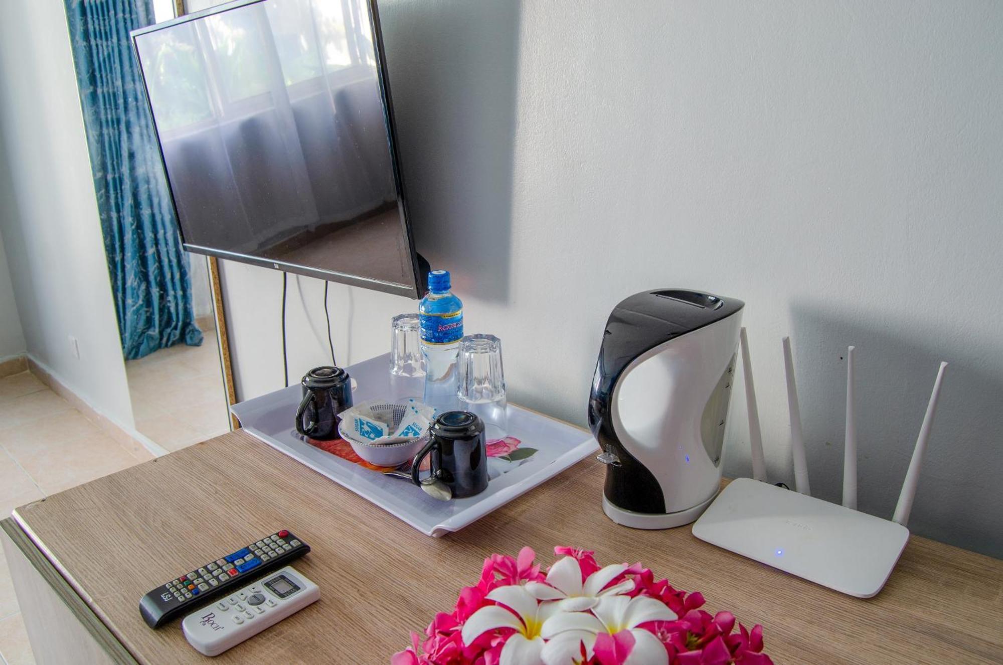 Sai Rock Beach Hotel & Spa Bamburi Phòng bức ảnh