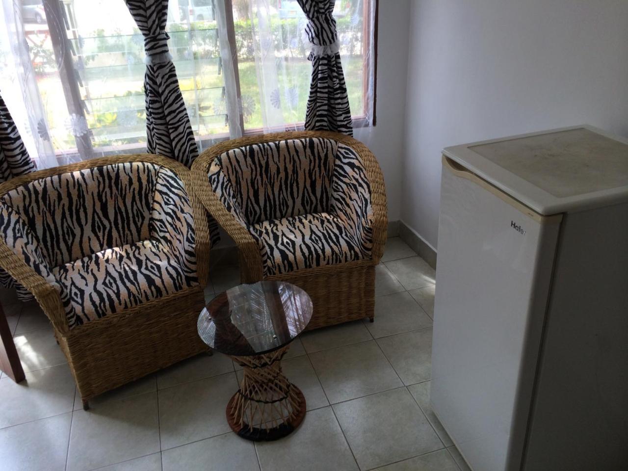 Sai Rock Beach Hotel & Spa Bamburi Ngoại thất bức ảnh