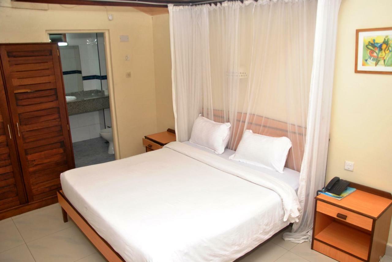 Sai Rock Beach Hotel & Spa Bamburi Ngoại thất bức ảnh