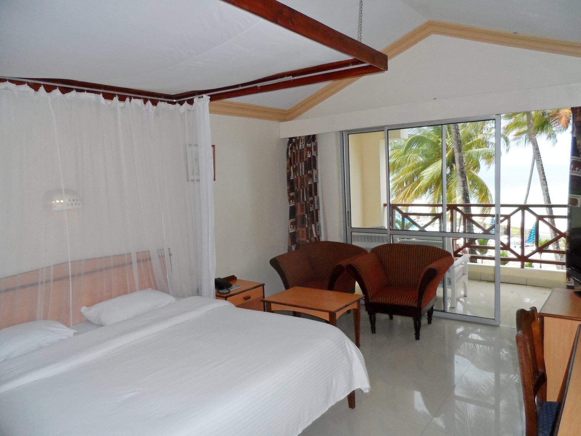 Sai Rock Beach Hotel & Spa Bamburi Ngoại thất bức ảnh