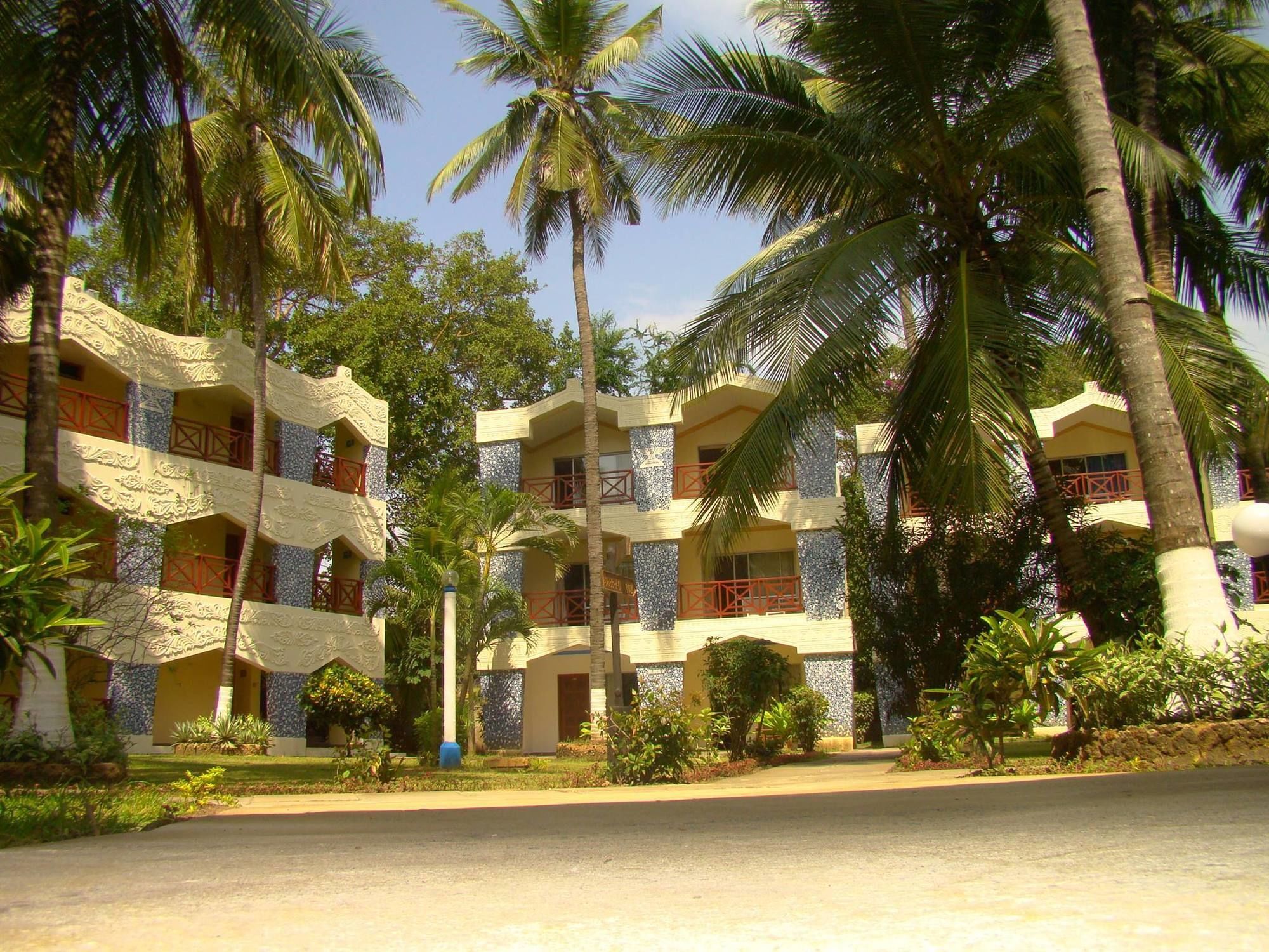 Sai Rock Beach Hotel & Spa Bamburi Ngoại thất bức ảnh